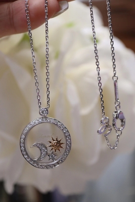 Fine Custom Jewelry adorned with Diamond Embellishments Chopard Jewelry - Uniquely Crafted Diamond Necklace