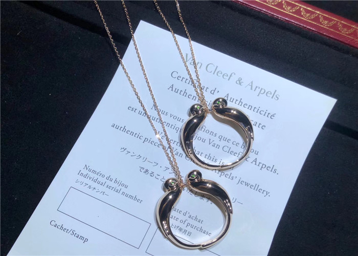 Personalized Luxury Brand Necklace Animal Design In 18K Yellow Gold