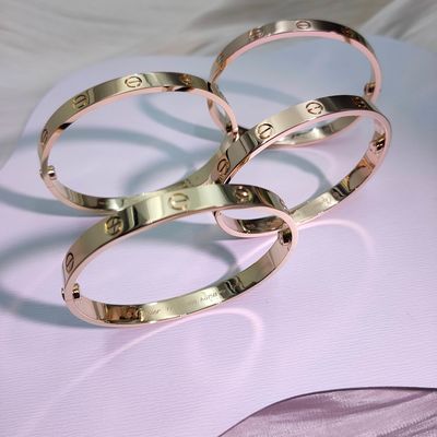 18K Χρυσό Κλασικό Μοντέλο LOVE Βραχιόλι Μεσαίου Μεγέθους 6.1mm Πλάτος Αρχικό Σύστημα Κλεισίματος με Δύο Βίδες και Κατσαβίδι